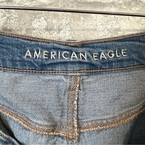 American Eagle Women's 14R Baggy Jeans. Medium Wash Blue Denim. Rigid Denim. AEO - Picture 10 of 13
